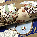 軍配に兜、宝船の染め帯　質感・風合