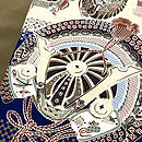 軍配に兜、宝船の染め帯　質感・風合