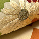 斜め市松に菊の染帯　質感・風合