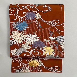 照柿色御簾に菊文様の名古屋帯