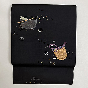 黒地に茶道具刺繍の名古屋帯