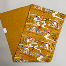 山吹色地紅葉笹竹山水文様紅型紬名古屋帯　帯裏