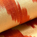 ウズベキスタン アドラス 朱赤斜線文の名古屋帯　質感・風合