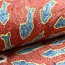 ウズベキスタン スザニ魚文の名古屋帯　質感・風合