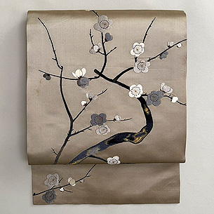 砂色の繻子梅の花刺繍帯