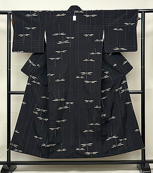 トンボ柄黒地お召し着物