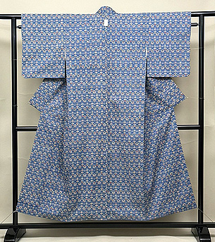 藍色に小花型染め小紋紬