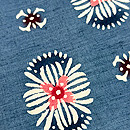 藍色に大きな花の型絵染着物