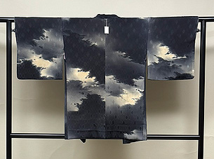 黒地雲文の羽織