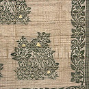 サリーから着物へ　蓬色にベージュ作り土文様のサリー　