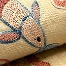 白地魚文のスザニ名古屋帯　質感・風合