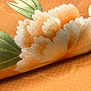 洗朱、雪輪に牡丹文の刺繍名古屋帯　質感・風合