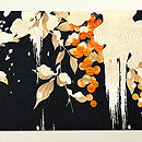 黒地雪持ち南天の名古屋帯　前柄