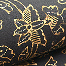 ジャワ更紗クルック黒の名古屋帯　質感・風合