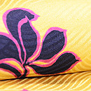 黄色地春蘭の小紋　質感・風合