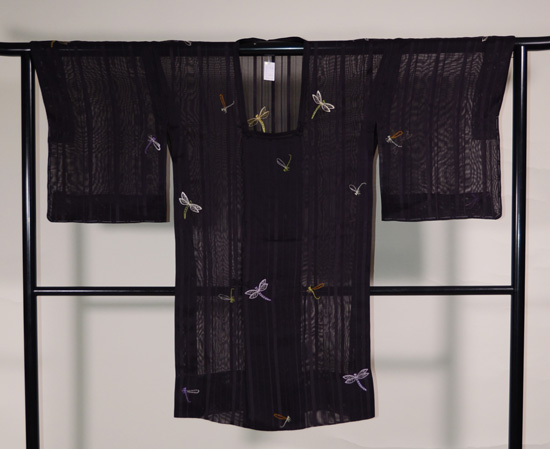 【1546】黒地　もじり織　夏お召　縦縞に蜻蛉 1546】黒地 もじり織 夏お召 縦縞に蜻蛉