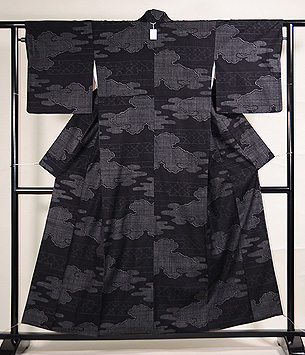 本場結城紬100亀甲雲に霞文様