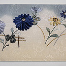 白地に菊文様刺繍名古屋帯　前柄