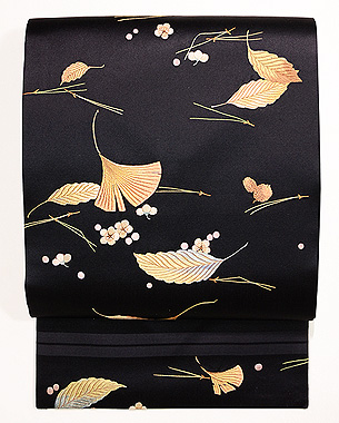 吹き寄せ黒繻子の名古屋帯