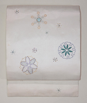 雪の結晶ビーズワークの名古屋帯　白