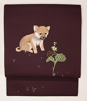 マメ柴とツワブキ刺繍名古屋帯