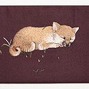 マメ柴とツワブキ刺繍名古屋帯　前柄