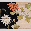 雪輪紋に菊と笹刺繍帯 　前柄