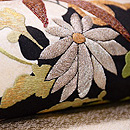 雪輪紋に菊と笹刺繍帯 　質感・風合