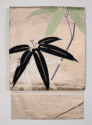 金地に笹竹の刺繍丸帯