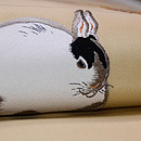 うずくまる兎の名古屋帯　質感・風合