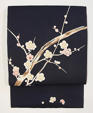 黒地に白梅染め名古屋帯