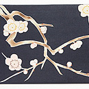 黒地に白梅染め名古屋帯 前柄