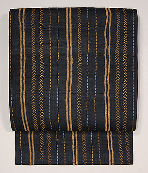 黒地カンタワークの名古屋帯