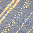 黒地カンタワークの名古屋帯　質感・風合