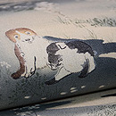 縮緬地しだれ桜に遊ぶむく犬の名古屋帯　質感・風合