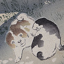 縮緬地しだれ桜に遊ぶむく犬の名古屋帯　質感・風合