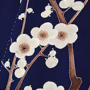 梅に鶯谷紺地色留袖　質感・風合