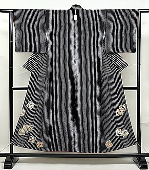 よろけ縞に色紙文様散歩着