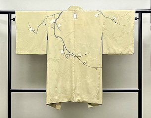 梅枝文様の絵羽織