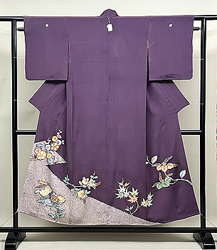 江戸紫地松菱文様の色留袖