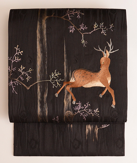 森林に鹿の刺繍名古屋帯