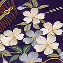 茅葺き門に四季の花文様刺繍名古屋帯　質感・風合