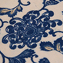 白地に藍の唐草文様和更紗名古屋帯　質感・風合