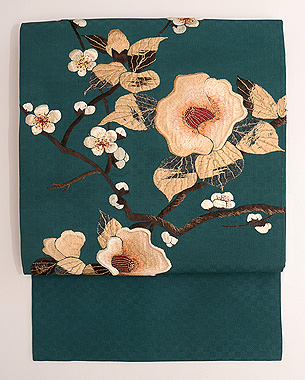 梅に椿の刺繍名古屋帯
