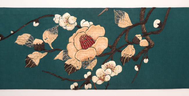 梅に椿の刺繍名古屋帯