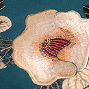 梅に椿の刺繍名古屋帯　質感・風合