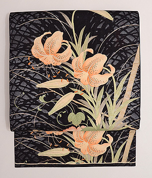 黒地秋の花文様刺繍名古屋帯