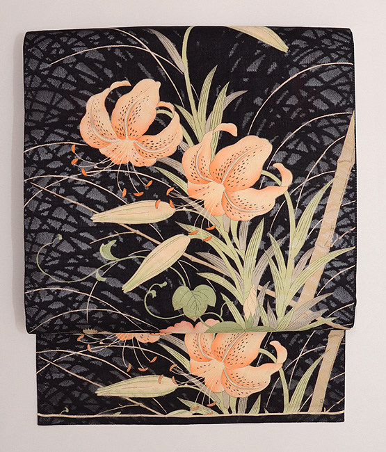 黒地秋の花文様刺繍名古屋帯