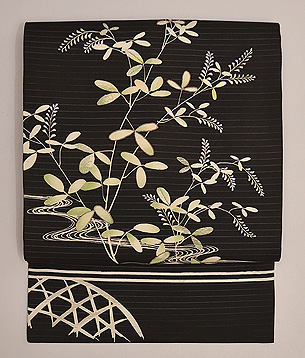 黒地萩文様絽の名古屋帯