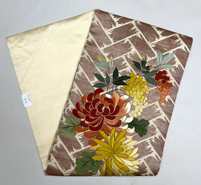 檜垣文様に菊刺繍の名古屋帯 - アンティーク着物の灯屋2